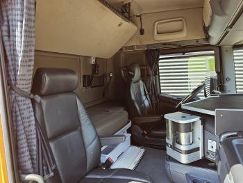 Scania R410 6x2 + NOOTEBOOM TIEFLADER
